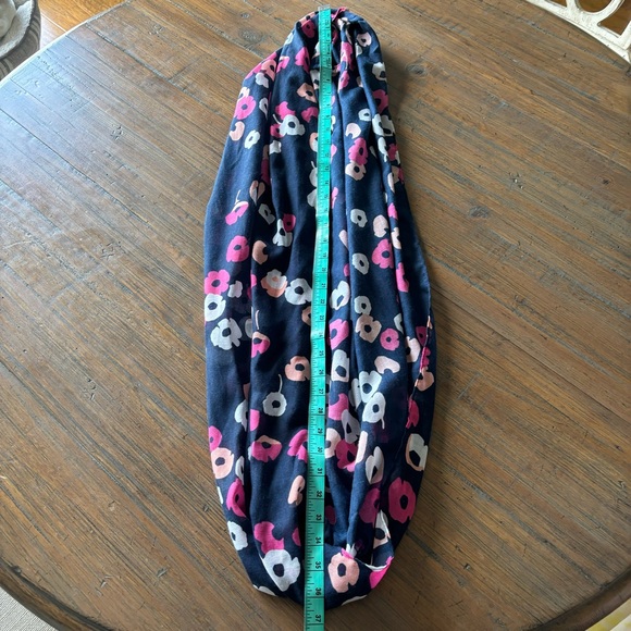 Gap size OS bundle of four infinity scarves - Picture 16 of 16